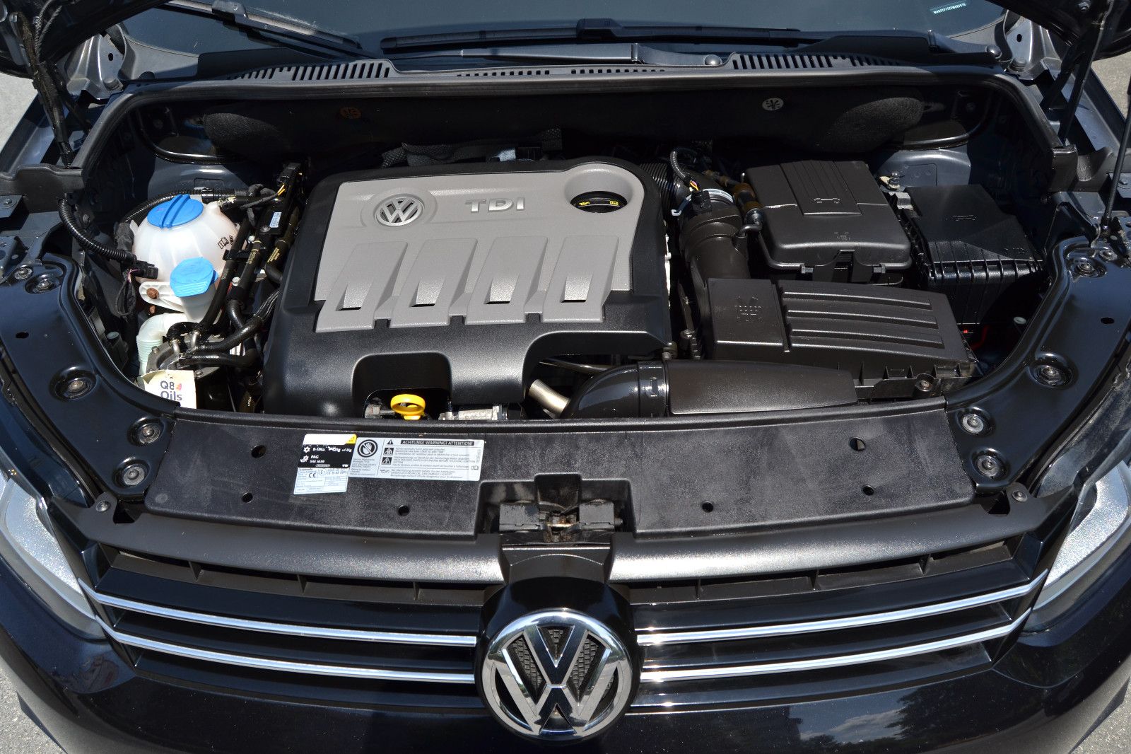Fahrzeugabbildung Volkswagen Touran Comfortline BMT/AUTOMATIK/NAVIGATION/AHK/