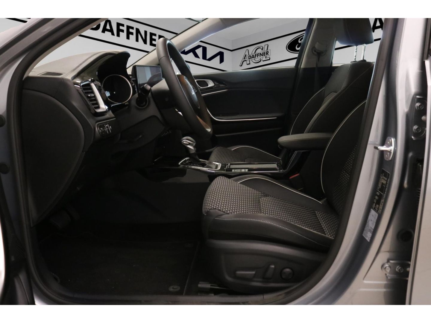 Fahrzeugabbildung Kia Ceed Spirit 1,5 Automatik Kamera Navi SHZ Tempom