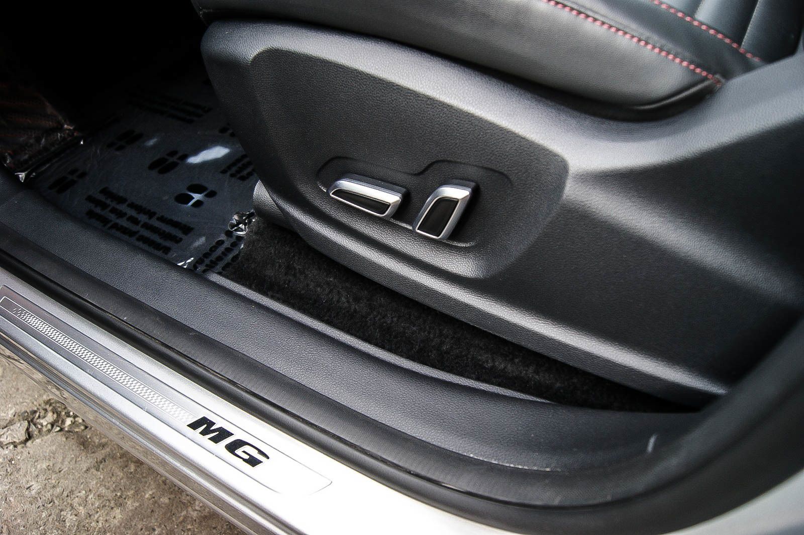Fahrzeugabbildung MG HS 1.5T-GDI Aut. Luxury PANORAMA LEDER ASSISTENT