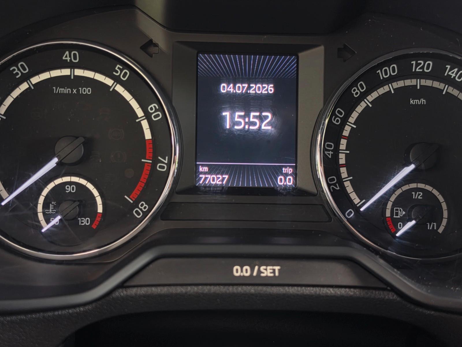 SKODA OCTAVIA COMBI RS DSG  220 ch BVA - GPS - SONORISATION CANTON - SIEGES CHAUFFANTS - CLIMATISATION AUTOMATIQUE - PHARES XENON