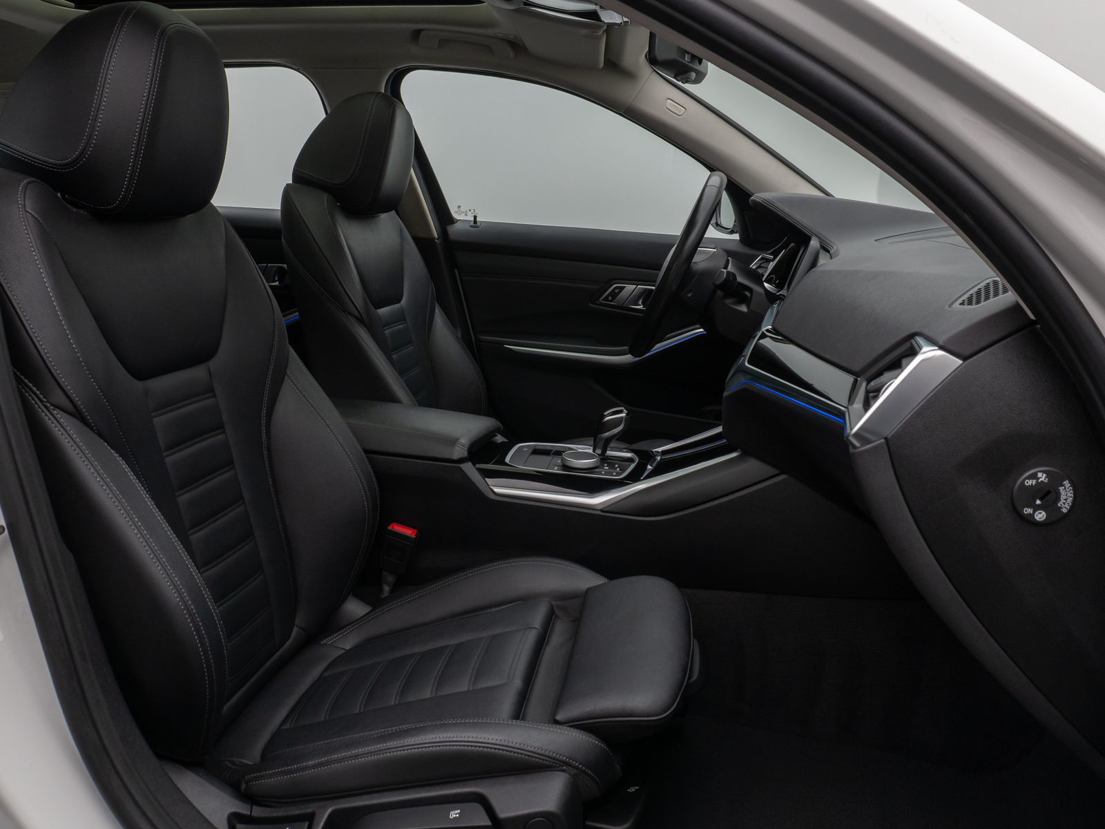 Fahrzeugabbildung BMW 320d  Luxury Line Panorama Kamera DAB AHK Alarm