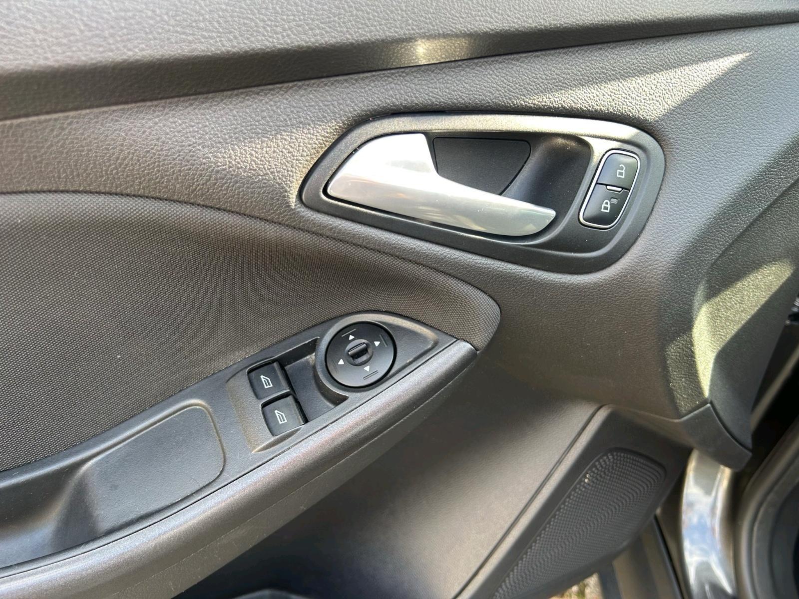 Ford Focus 2015 — photo 15