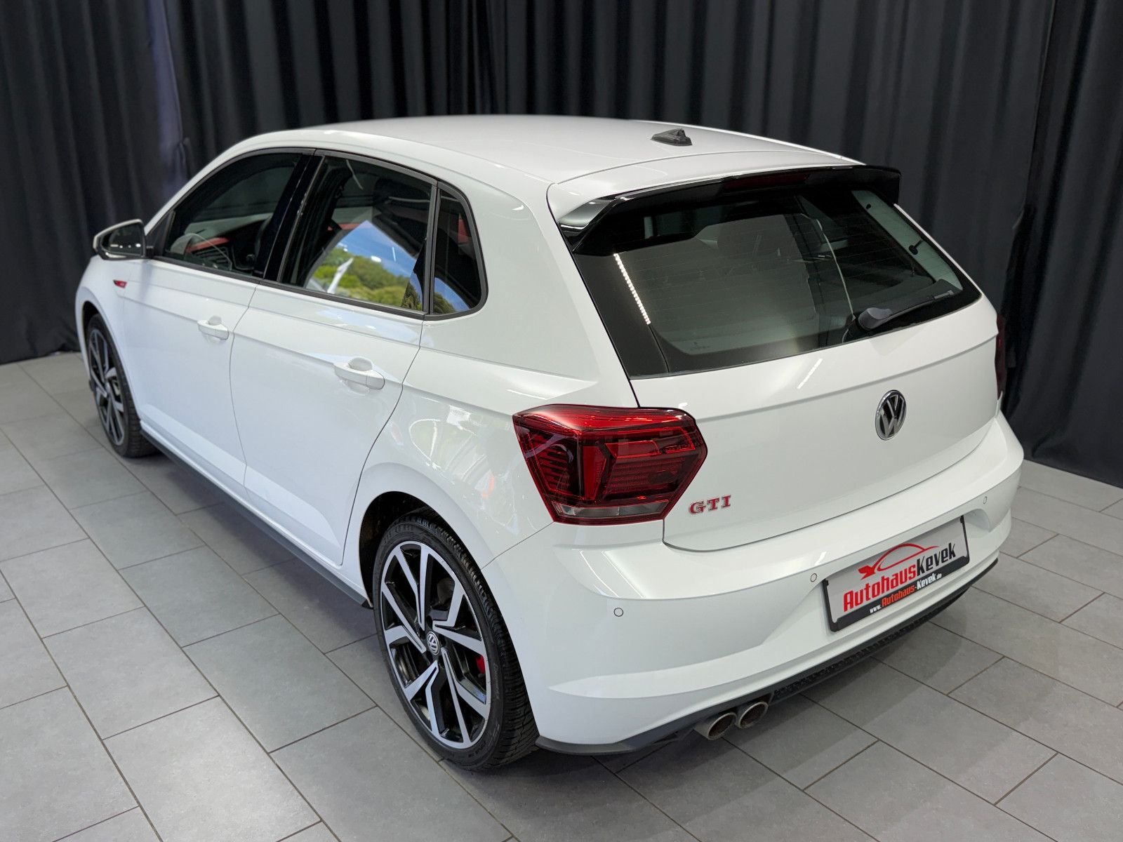 Fahrzeugabbildung Volkswagen Polo VI 2.0 TSI GTI |DSG|AUTOMATIK|LED