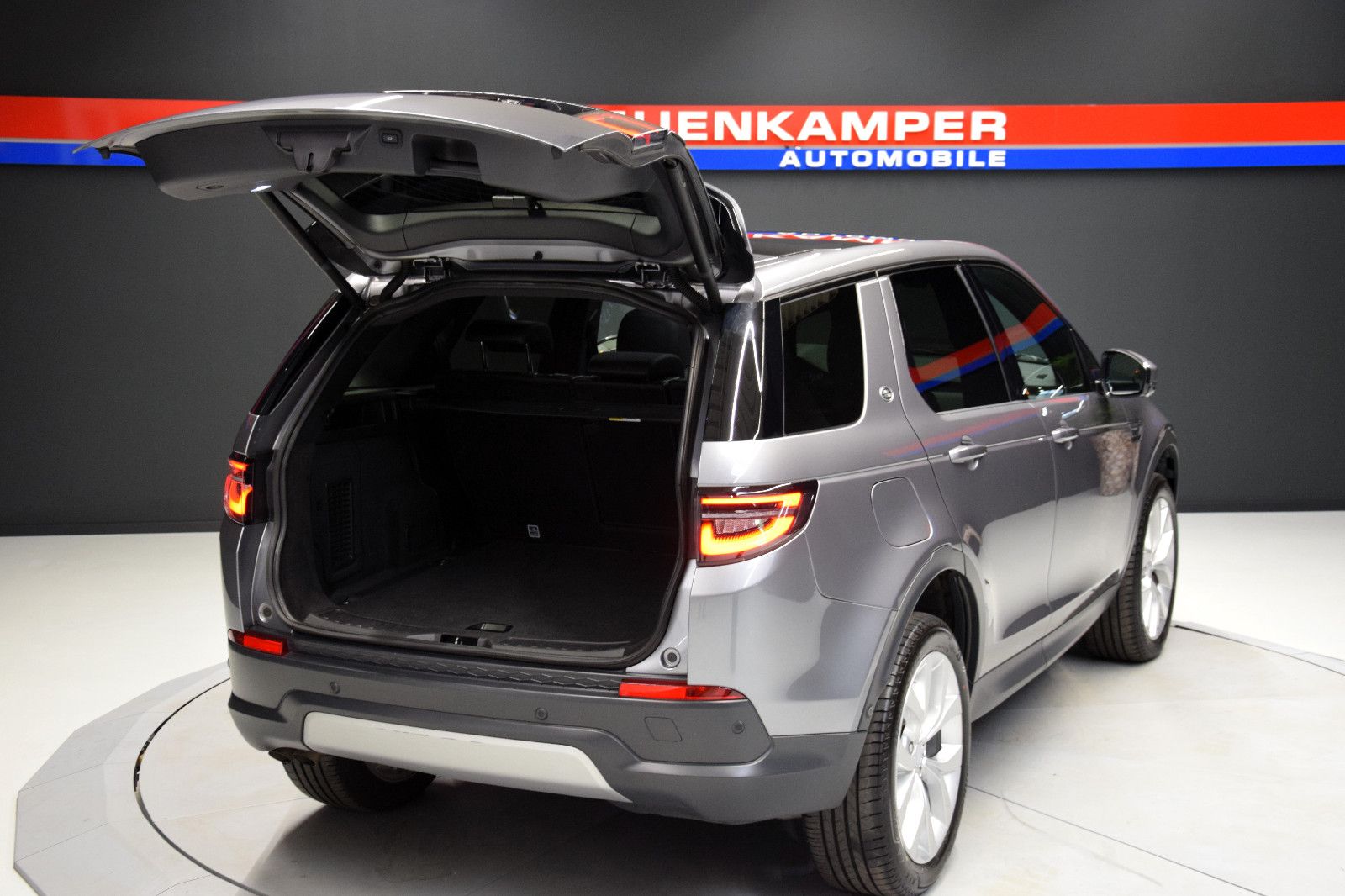 Fahrzeugabbildung Land Rover Discovery Sport AWD Pano Leder 360° LED PDC Totw