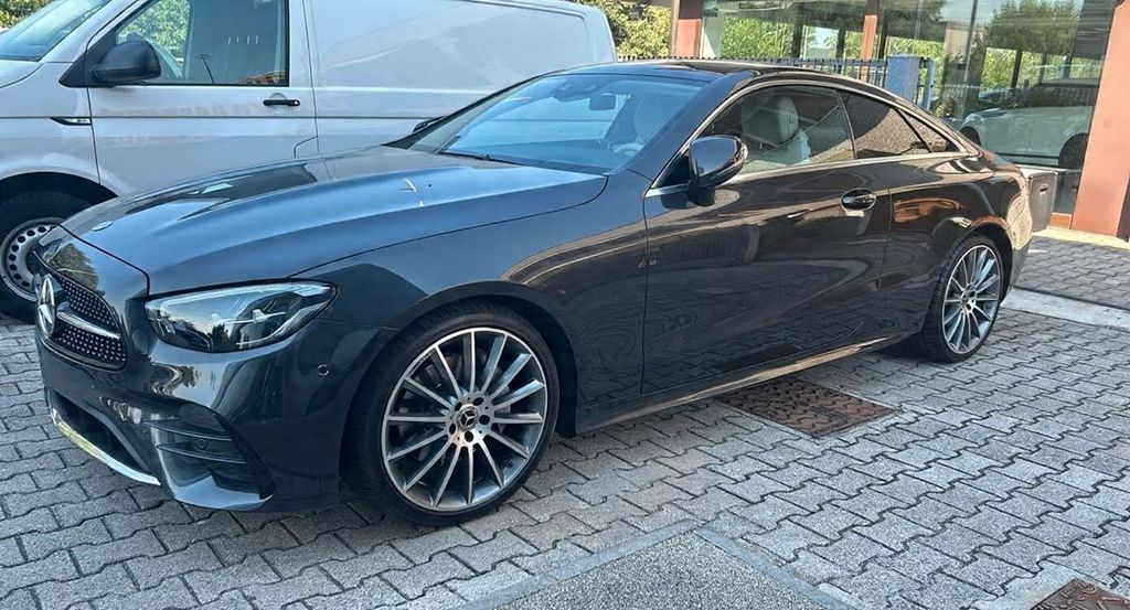 Image of Mercedes-Benz E 220
