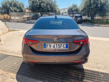 Alfa-Romeo Giulia - 5