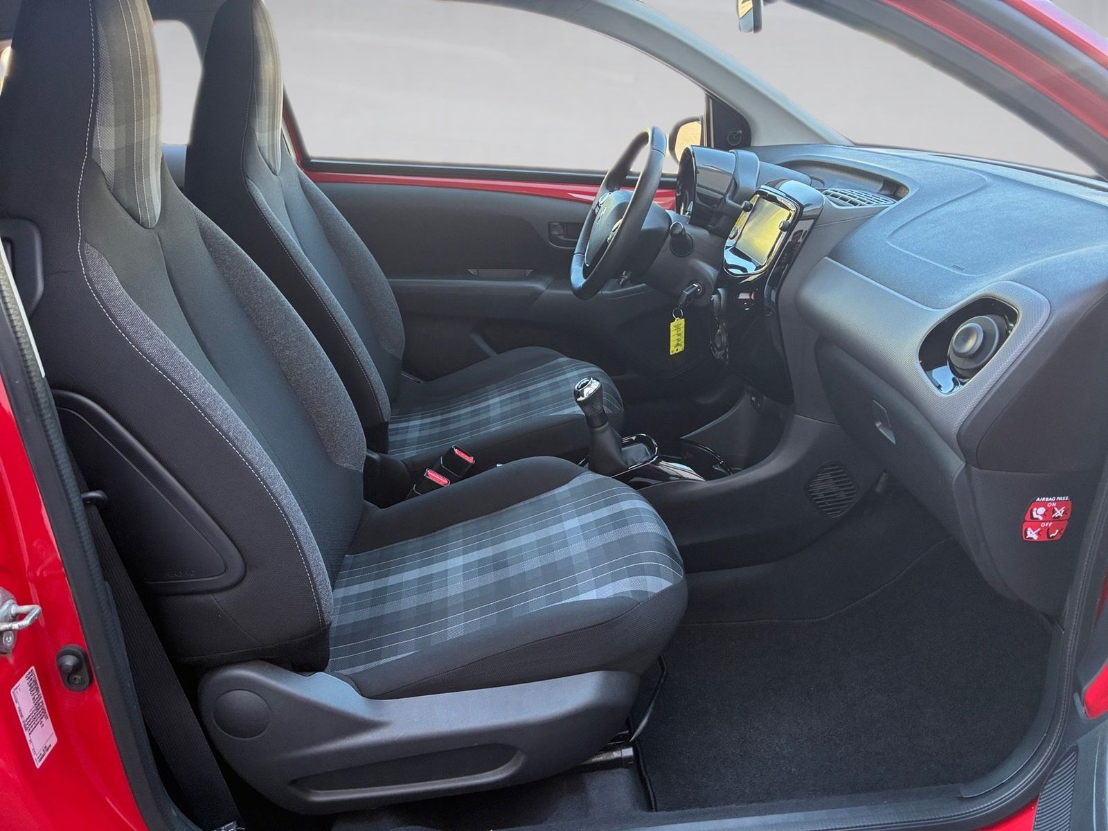 Fahrzeugabbildung Peugeot 108 1.0 VTi Style Klima,Radio,Allwetterreifen