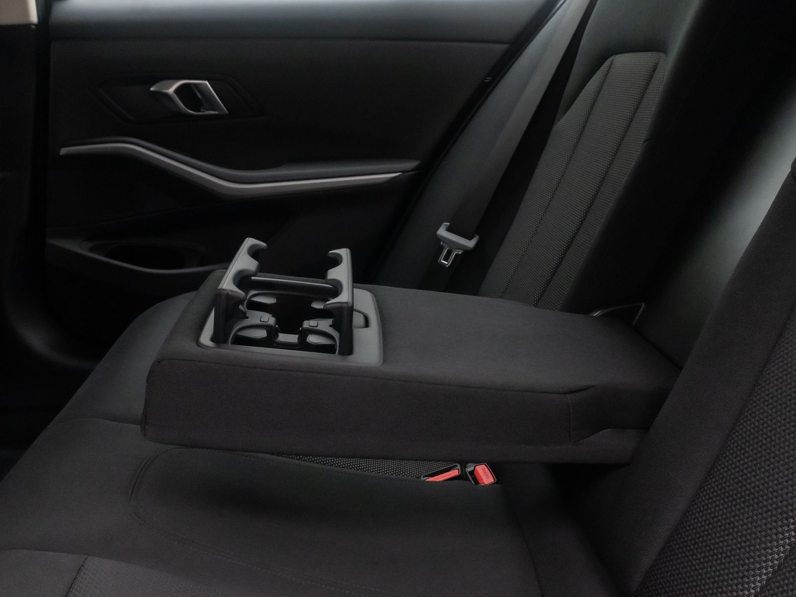 Fahrzeugabbildung BMW 318i DAB PDC Widscreen Geschwindigkeitsreg LED