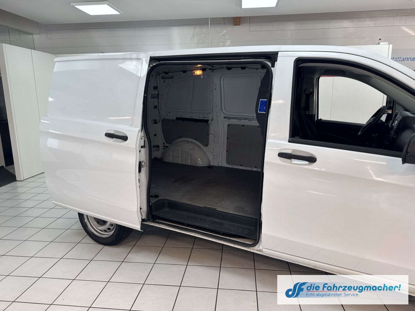 Fahrzeugabbildung Mercedes-Benz Vito Kasten 111 CDI WORKER FWD kompakt BlueTEC T