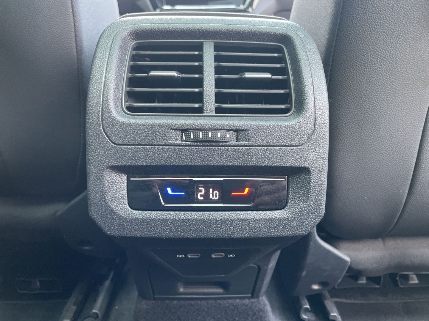 Touran 1.5 TSI DSG R-Line ACC/Navi/LED/Pano/CAM 