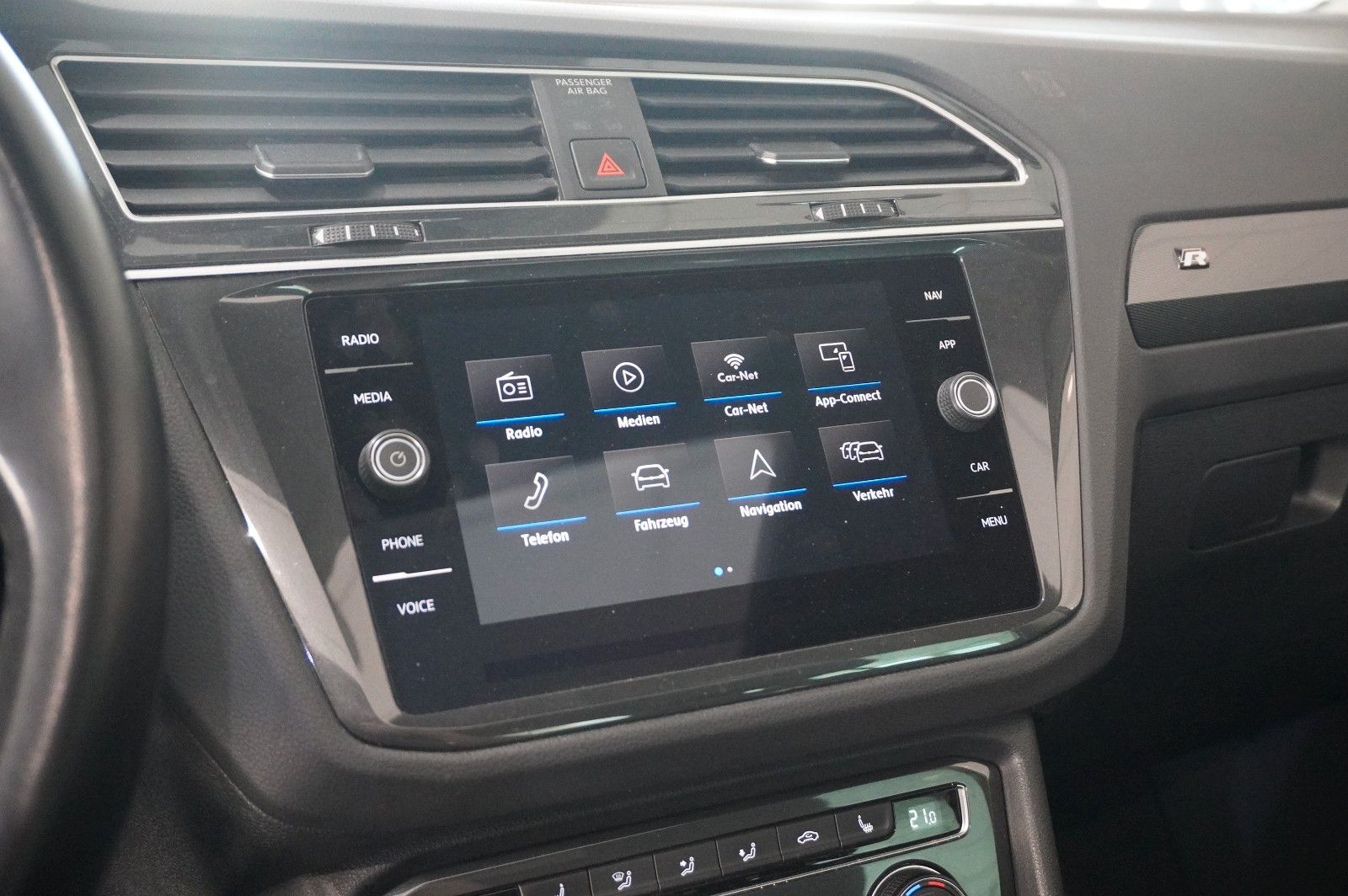 Fahrzeugabbildung Volkswagen Tiguan 2.0 TSI 4MOTION R-LINE NAVI/KAMERA/SH/AHK