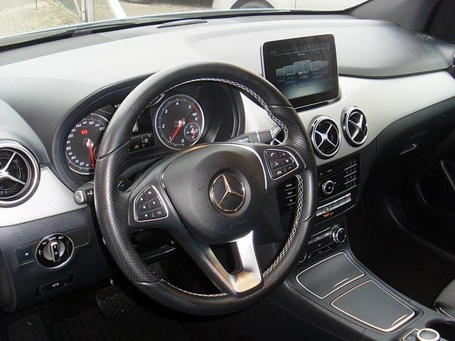 Mercedes-Benz B 220