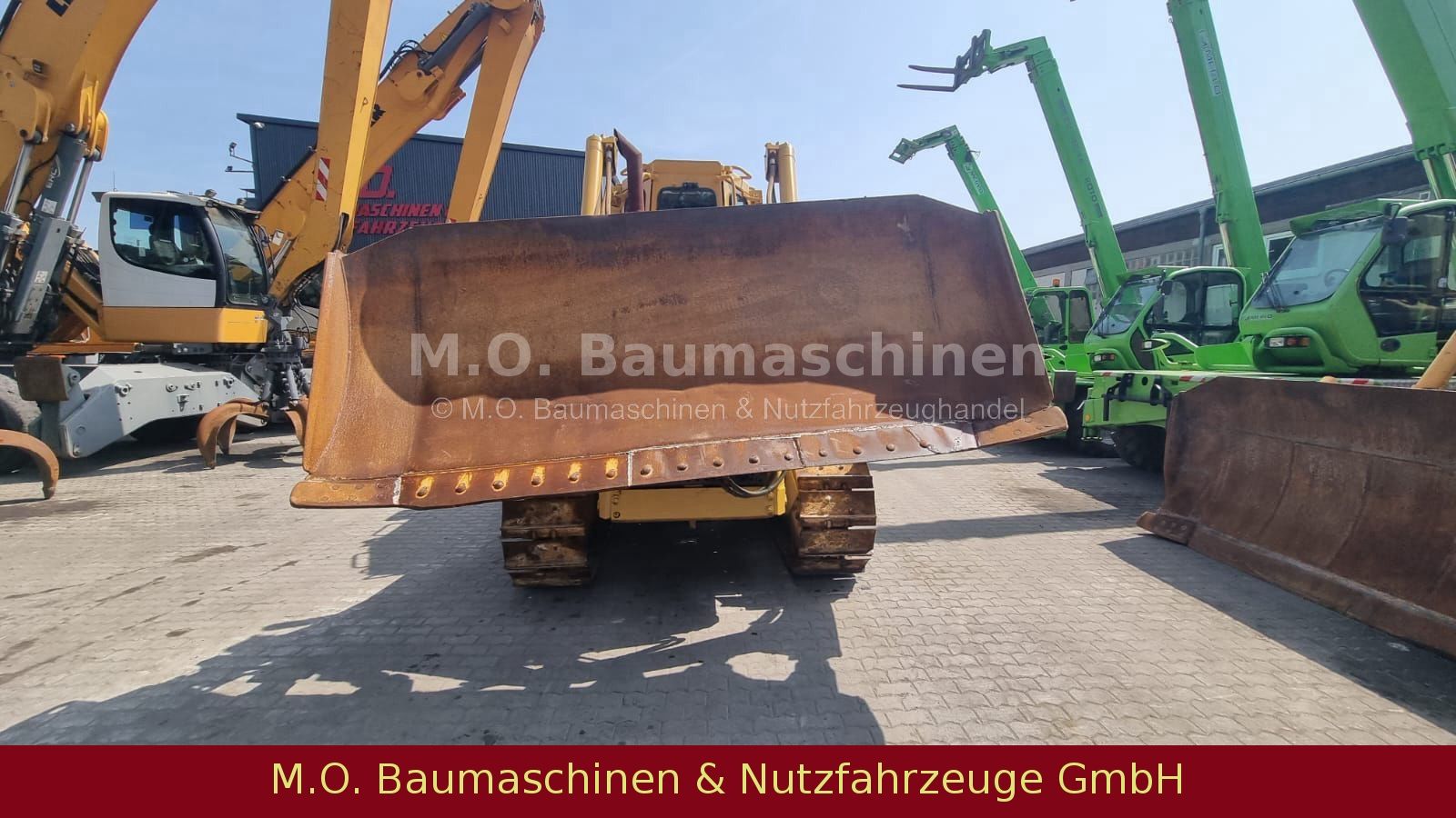 Fahrzeugabbildung CAT D6H Planierraupe / 4. Wegeschild