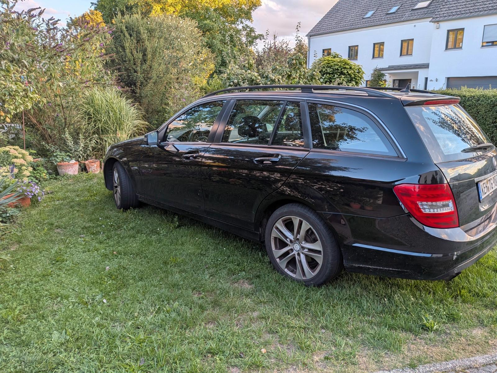 Mercedes-Benz C200 2011 — rear view