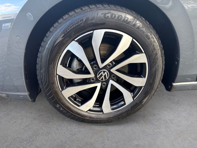 Golf VIII 2.0 TDI DSG ACTIVE MATRIX+HUD+PANO+ACC