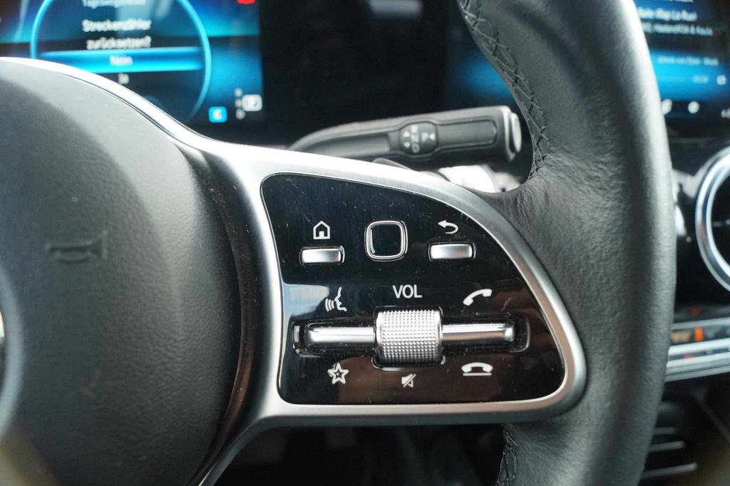 Mercedes-Benz GLB 220