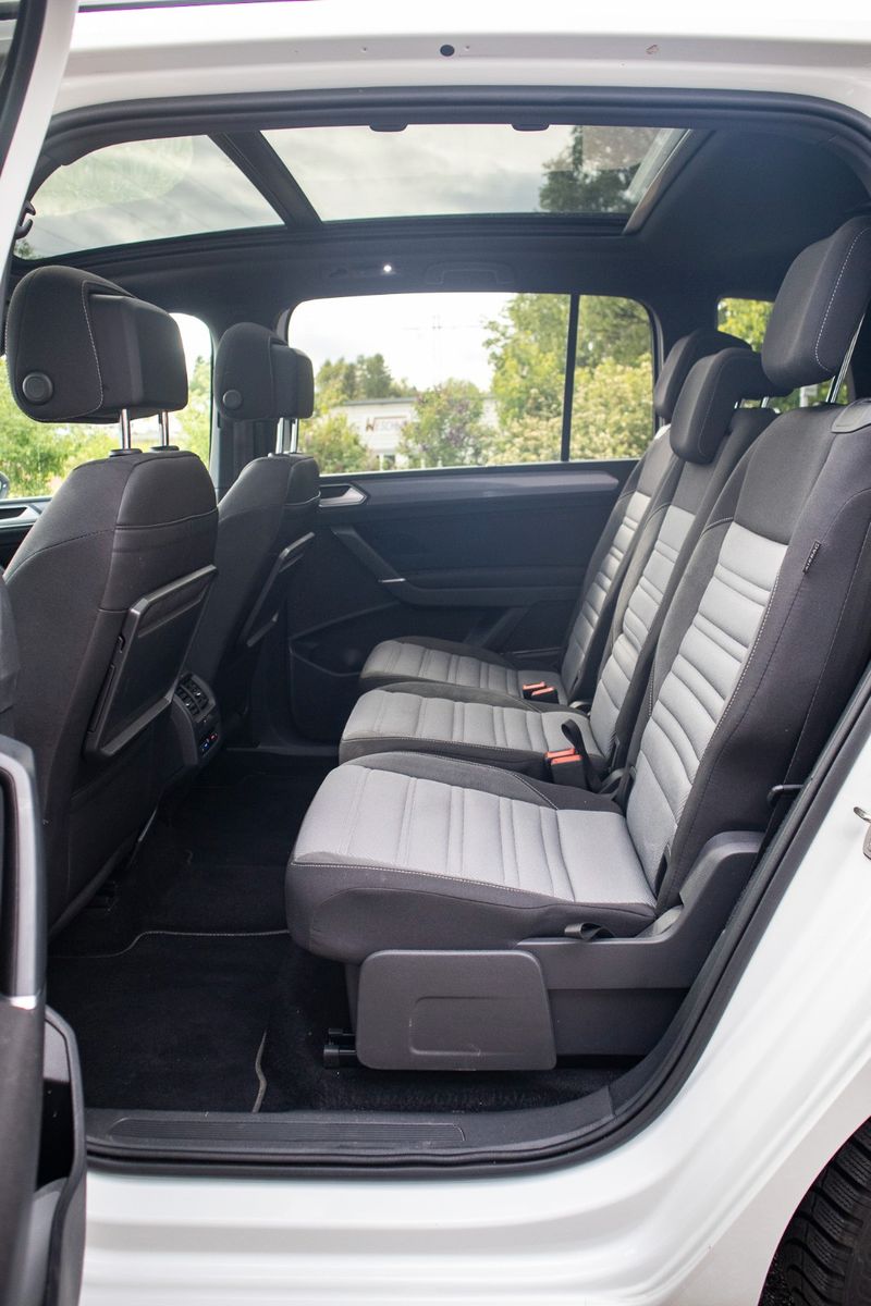 Fahrzeugabbildung Volkswagen Touran Highline R-Line*AHK*DSG*PANO*
