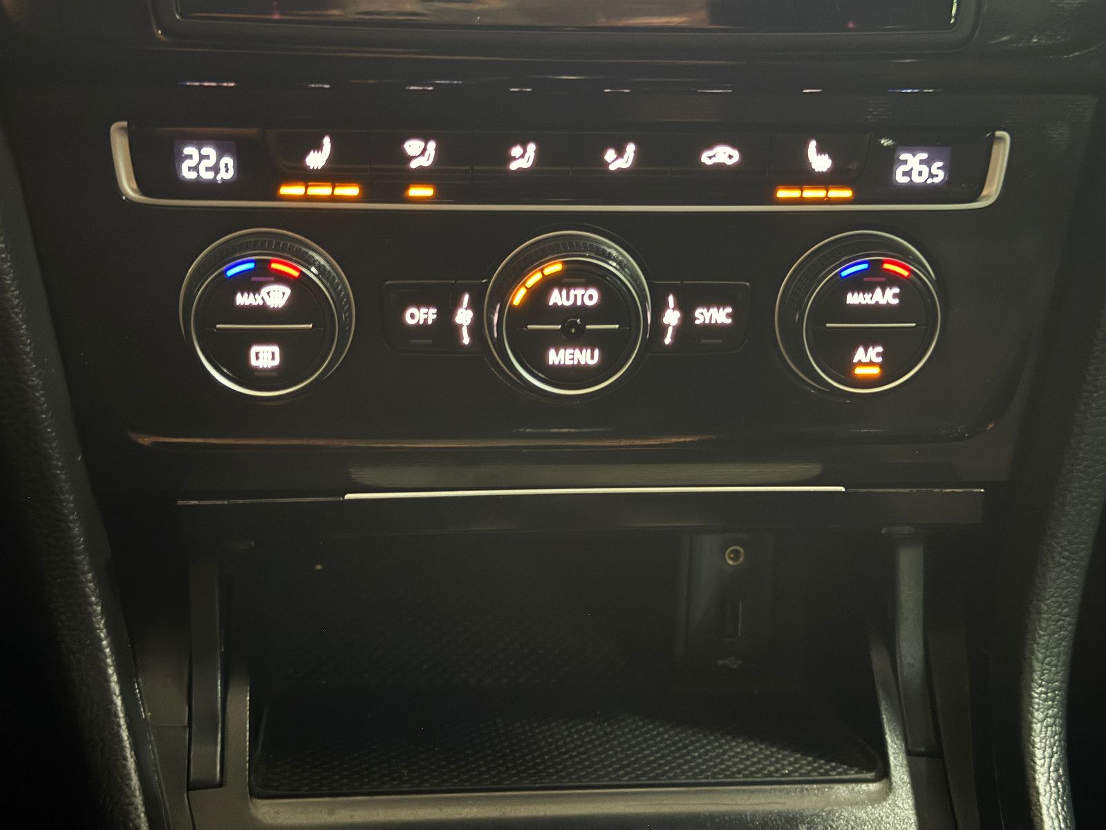 Fahrzeugabbildung Volkswagen Golf VII GTD DCC LED 1.HAND VW SCHECKHEFT EURO 6