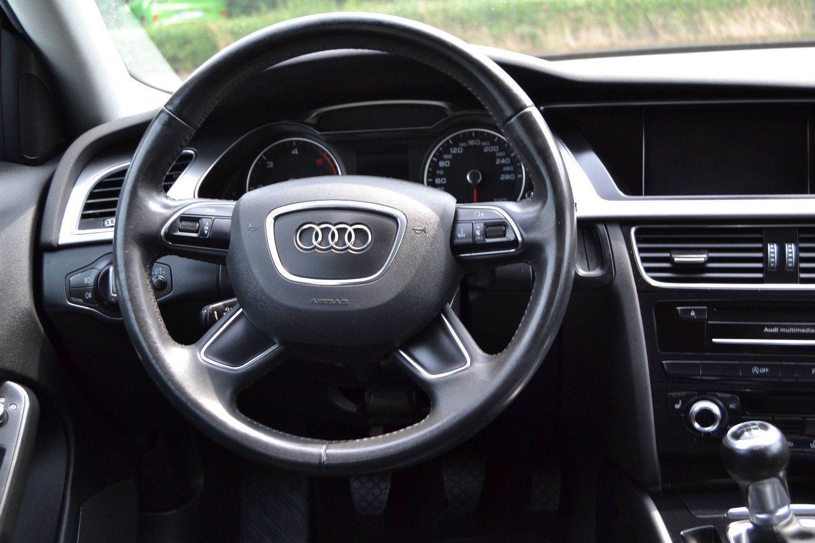 Fahrzeugabbildung Audi A4 Avant Ambiente/Navigation/Tempomat/PDC/