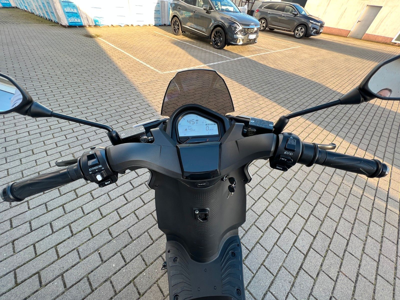 Fahrzeugabbildung Silence S01 Plus Connect Grey L3e