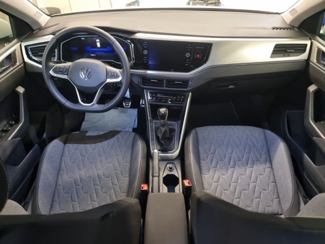 Fahrzeugabbildung Volkswagen Polo 1,0 TSI MOVE AHK SHZ DAB PDC APP CONNECT KL