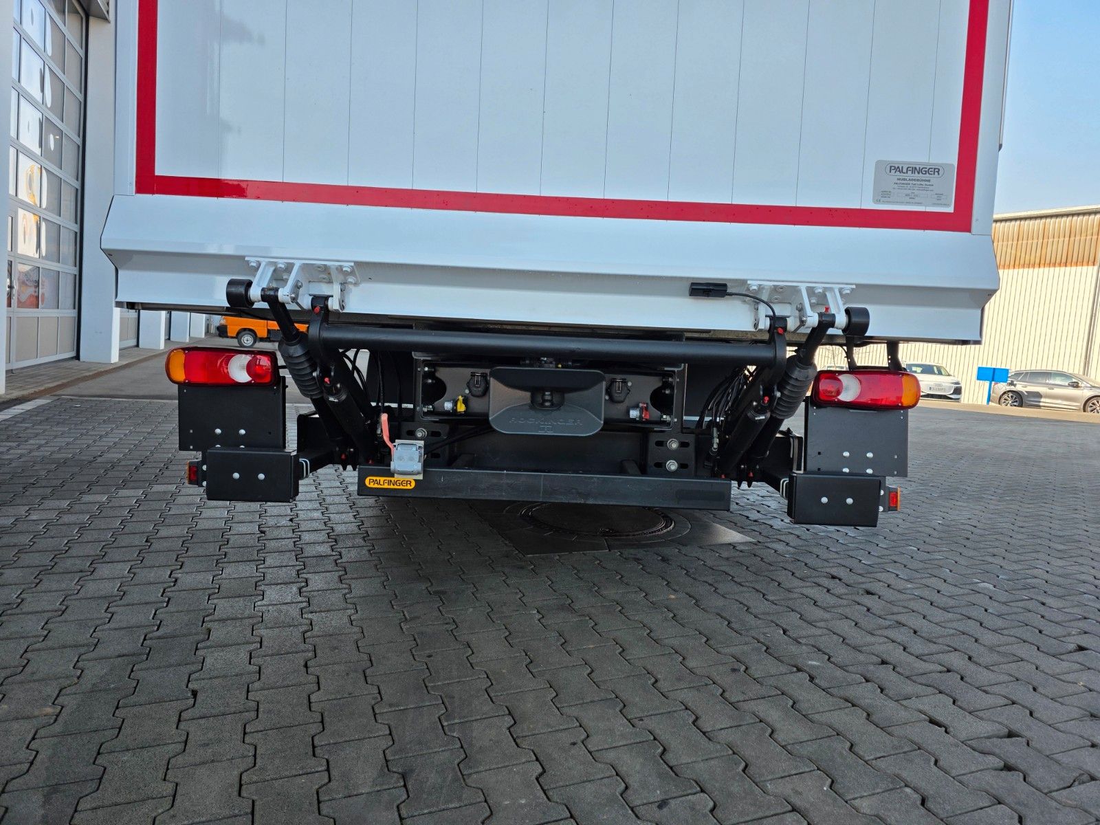 Fahrzeugabbildung Iveco Eurocargo ML80E21/P LBW 1.000kg L-Haus