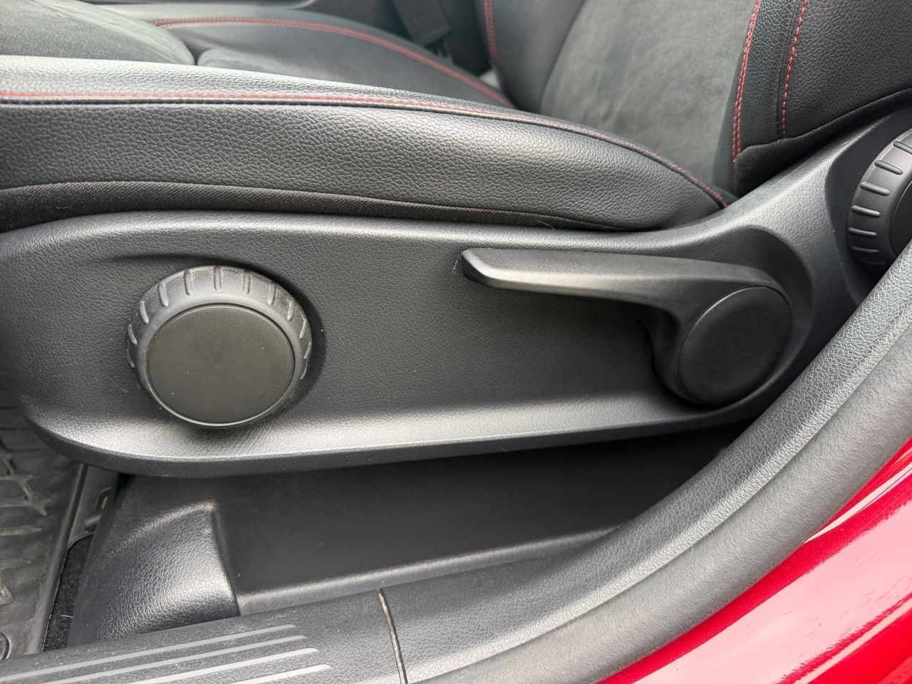 Fahrzeugabbildung Mercedes-Benz GLA 250 e AMG+NIGHT+CARPL+STNDHZ+LED+KAMERA+