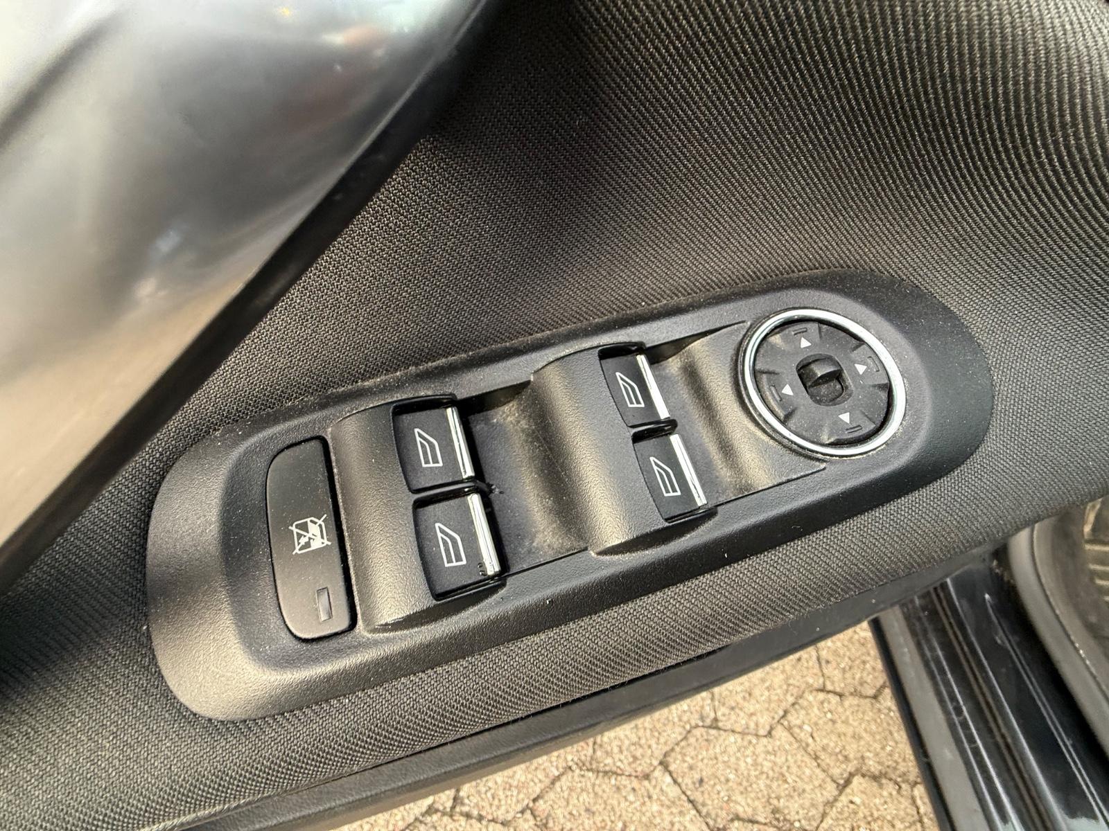 Ford Mondeo 2012 — photo 11