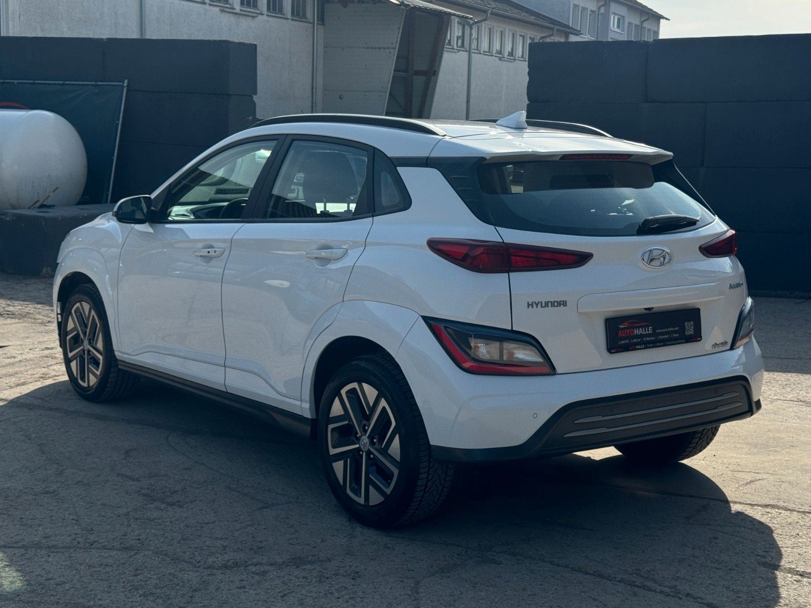 Fahrzeugabbildung Hyundai KONA E Select SHZ LHZ LKA ACC Navi CarPlay Wifi