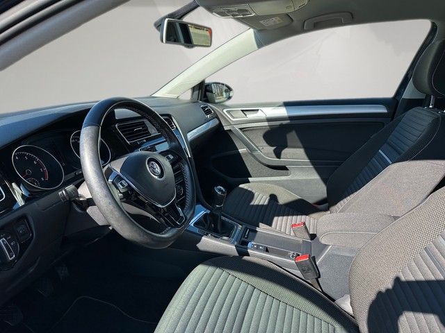 Fahrzeugabbildung Volkswagen Golf VII 1.2TSI "Cup" PARKLENK+SITZHZG+KLIMAAUT+