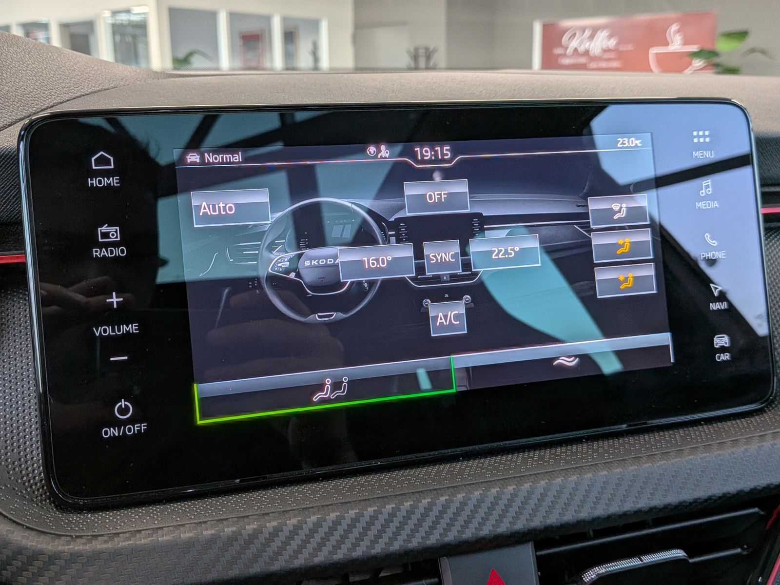 Fahrzeugabbildung SKODA Kamiq 1.5 TSI DSG Monte Carlo Pano Matrix 5J.GAR