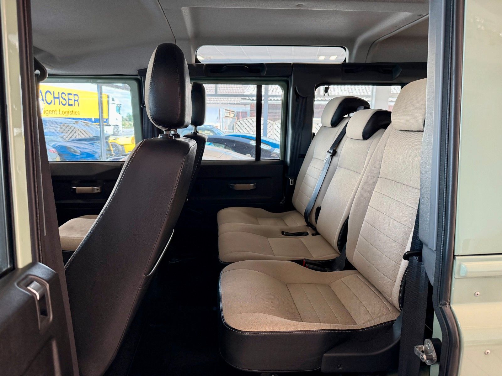 Fahrzeugabbildung Land Rover Defender 110 Heritage Station Wagon 7-Sitzer/AHK