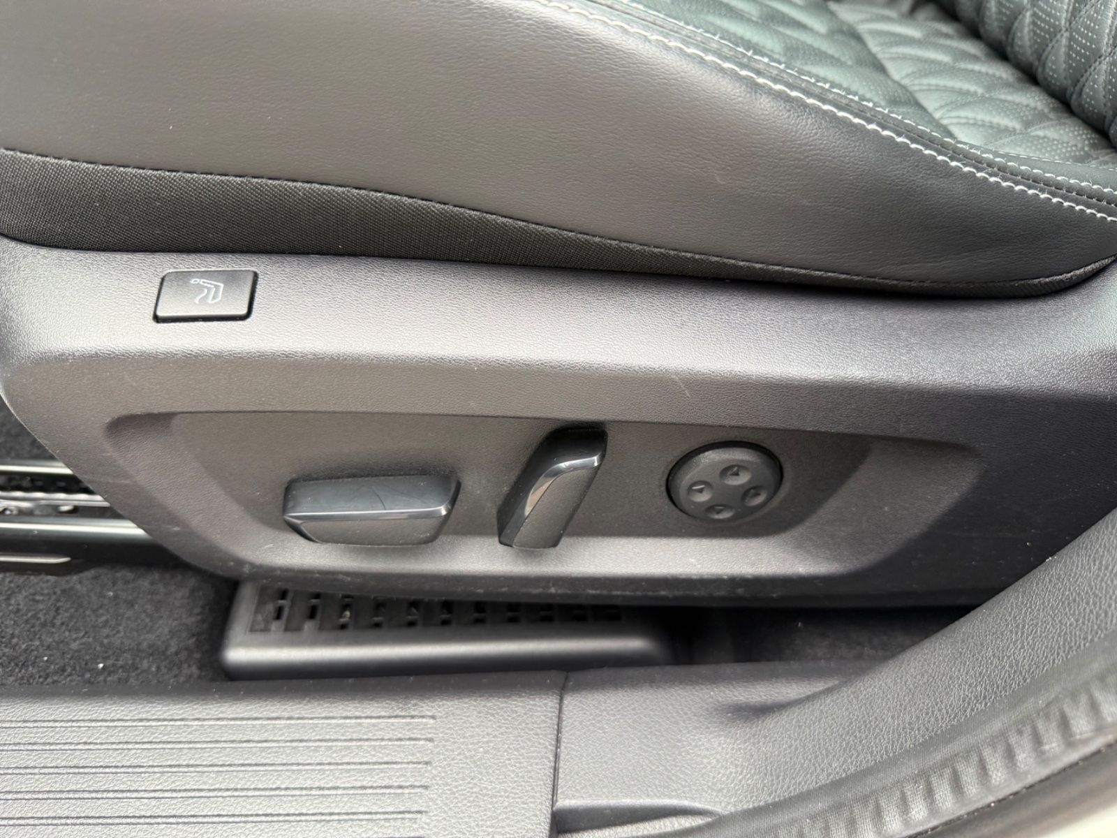 Fahrzeugabbildung Nissan Qashqai Tekna+ - Vollausst., Anh.-Kuppl., BOSE