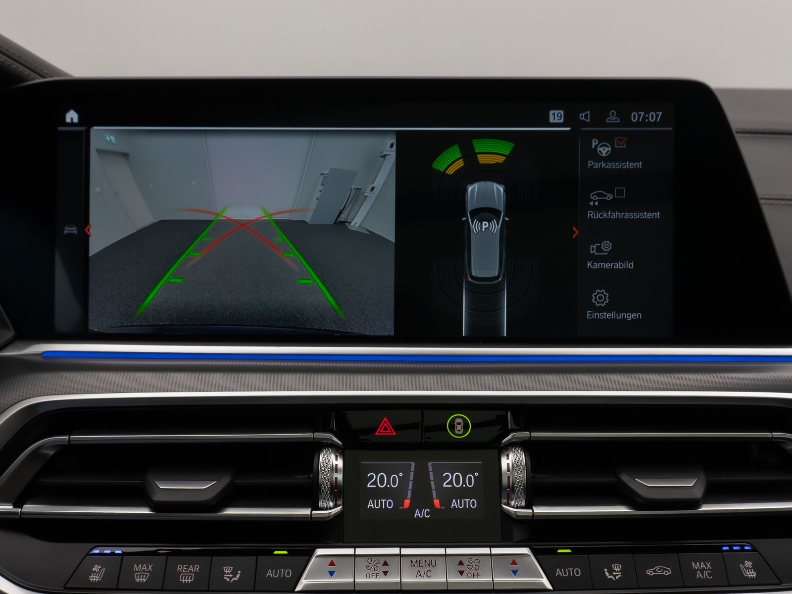 Fahrzeugabbildung BMW X5 xD40d M Sport Panorama Kamera HUD DAB Massage