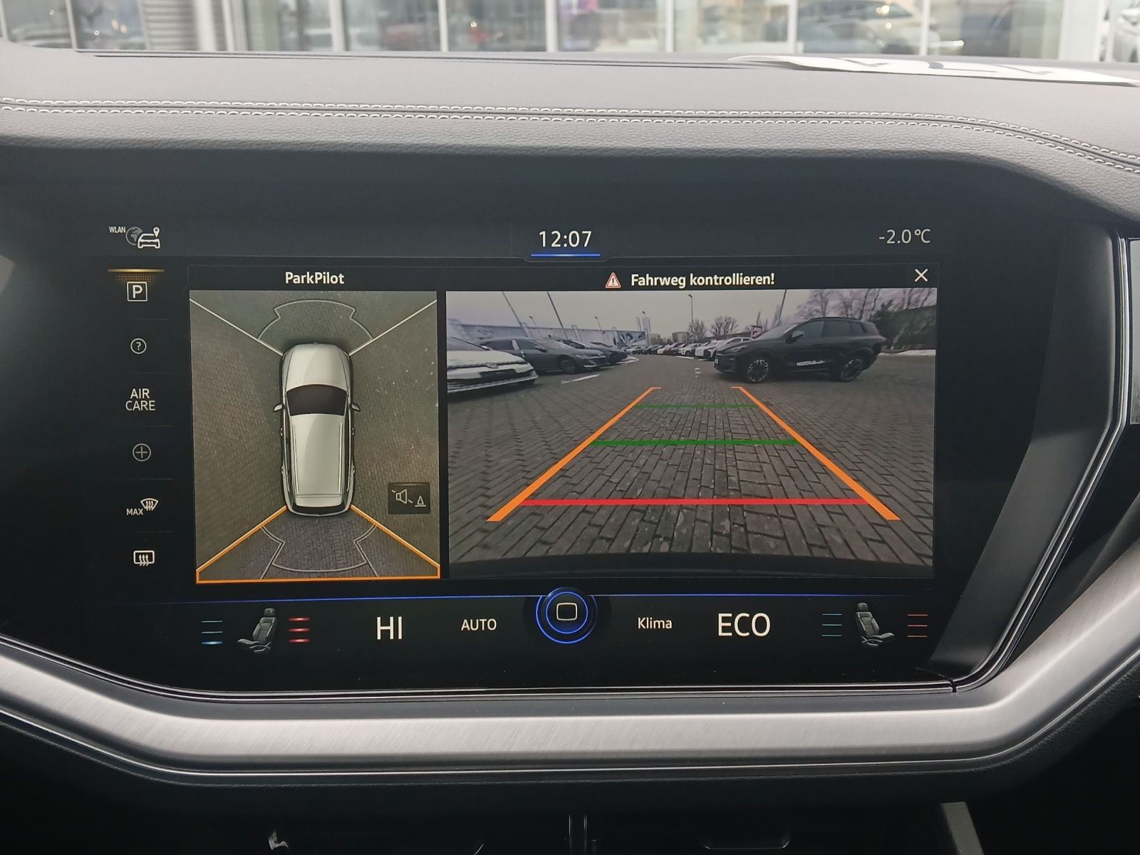 Fahrzeugabbildung Volkswagen Touareg eHybrid Elegance 4M Matrix AHK HUD Pano