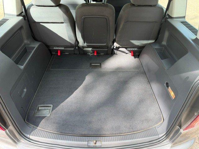 Volkswagen Touran 2009 — photo 15