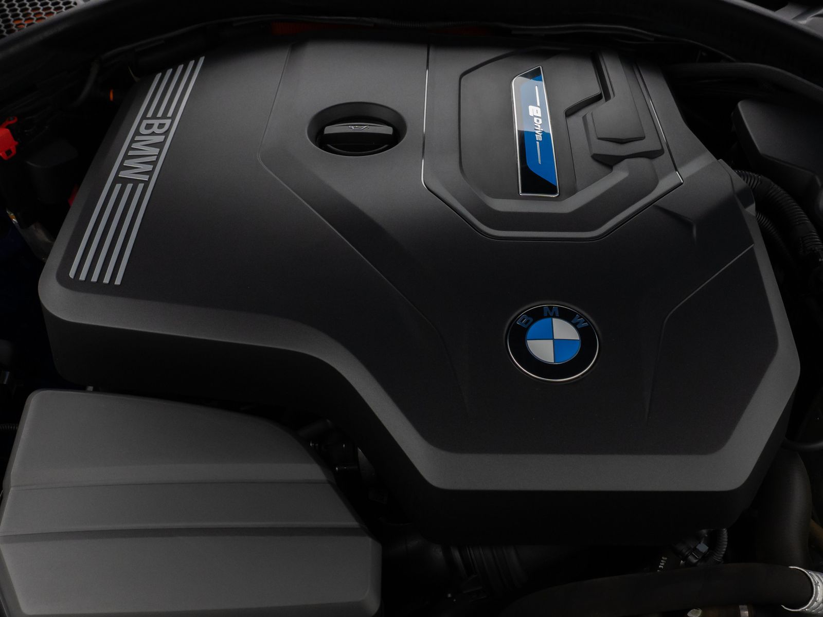 Fahrzeugabbildung BMW 330e  M Sport Panorama Laser Kamera HUD HiFi