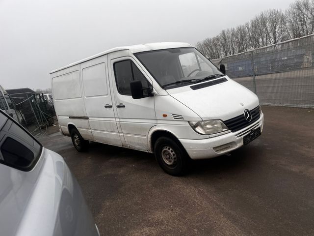 Mercedes-Benz Sprinter 208 Lang version