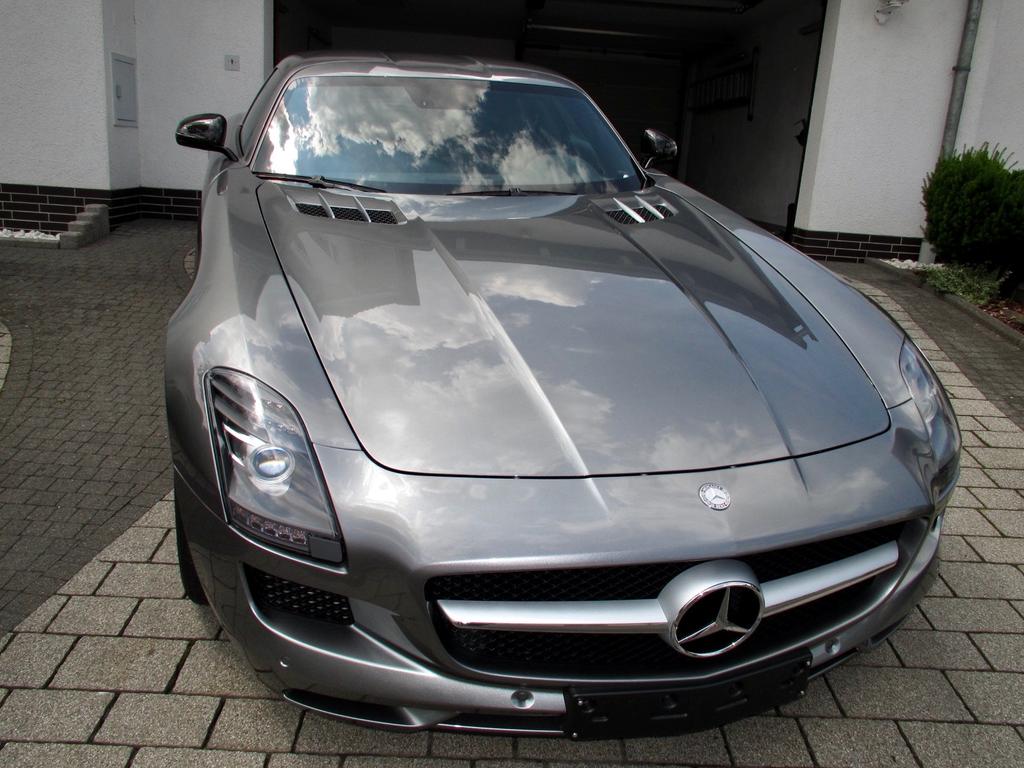 Mercedes-Benz SLS AMG