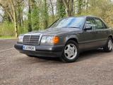 Mercedes-Benz Mercedes 230E, Oldtimer mit H-Kennzeichen ... - Mercedes-Benz 230 Limousine H kennzeichen mit Benzin-Antrieb