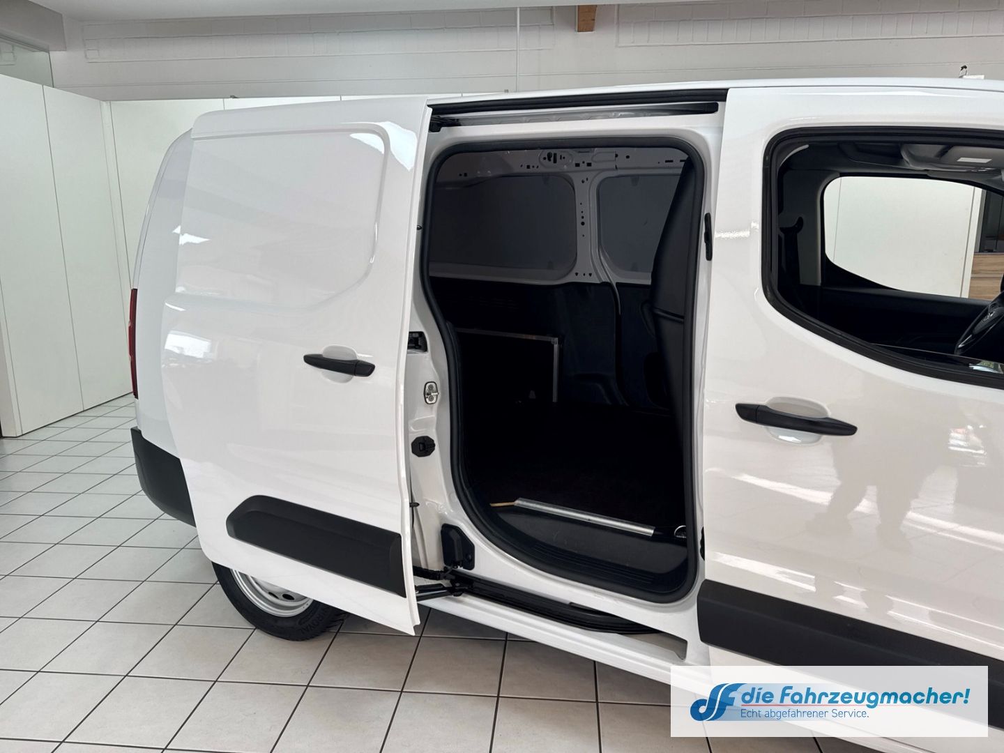 Fahrzeugabbildung Opel Combo E Cargo  L2 1,5D XL erhöhte Nutzlast EU6e