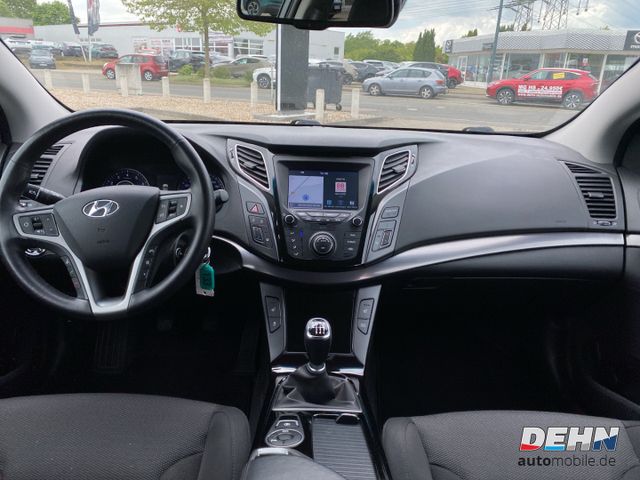 Hyundai i40cw 1.6 GDI blue Space Sicherheits-Navigation