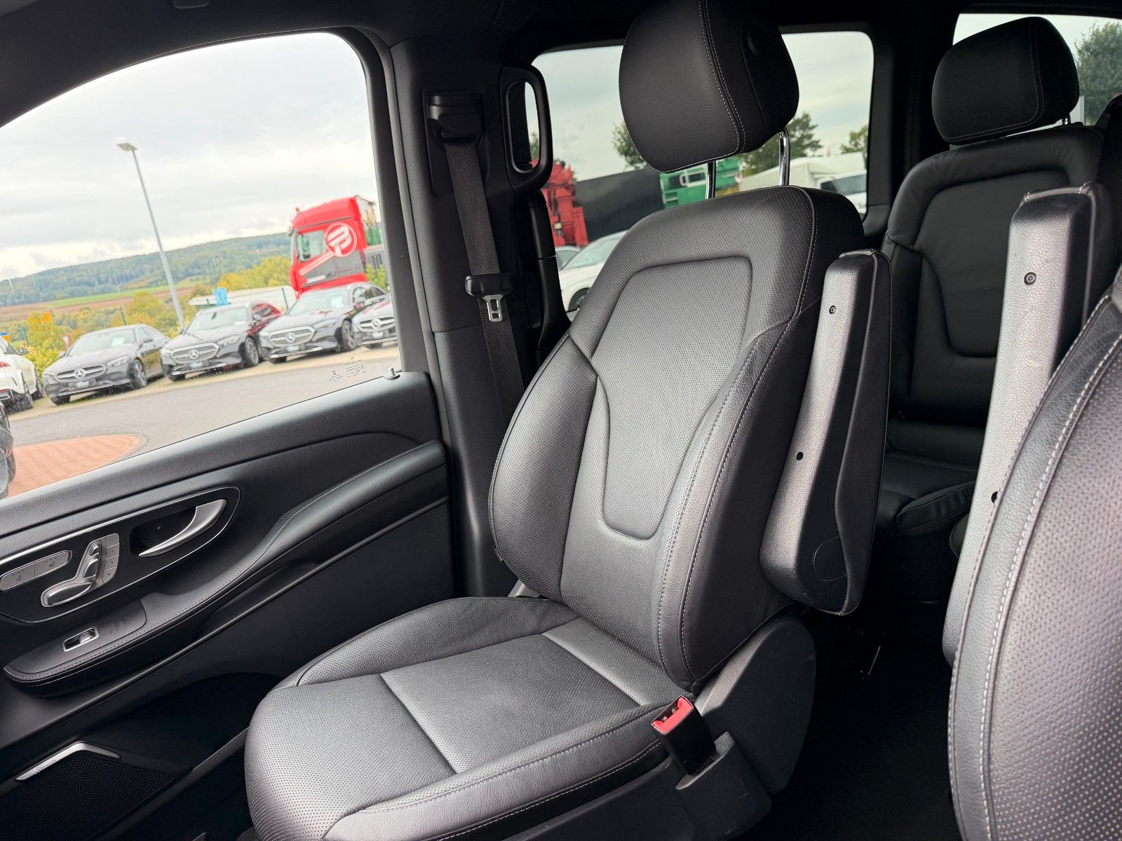 Fahrzeugabbildung Mercedes-Benz V 250 d AVANTGARDE ED AMG DISTRONIC Sitzklima