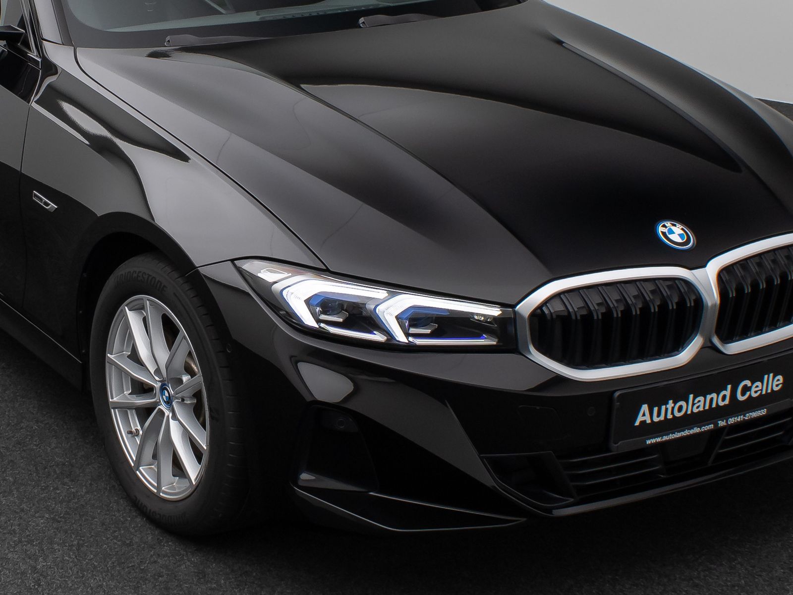 Fahrzeugabbildung BMW 320e Kamera HUD DAB H/K AHK Stop&Go Sport LED