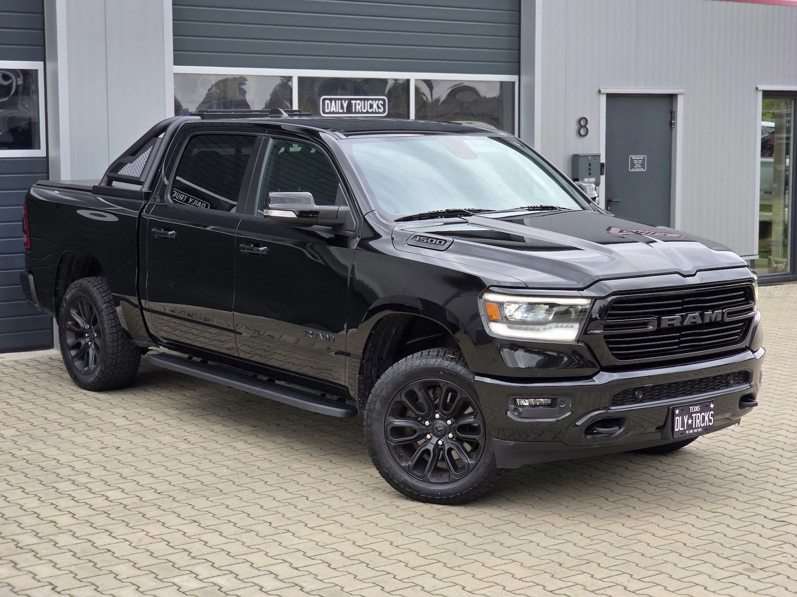 Dodge RAM 1500 5.7 4x4 Bighorn Night