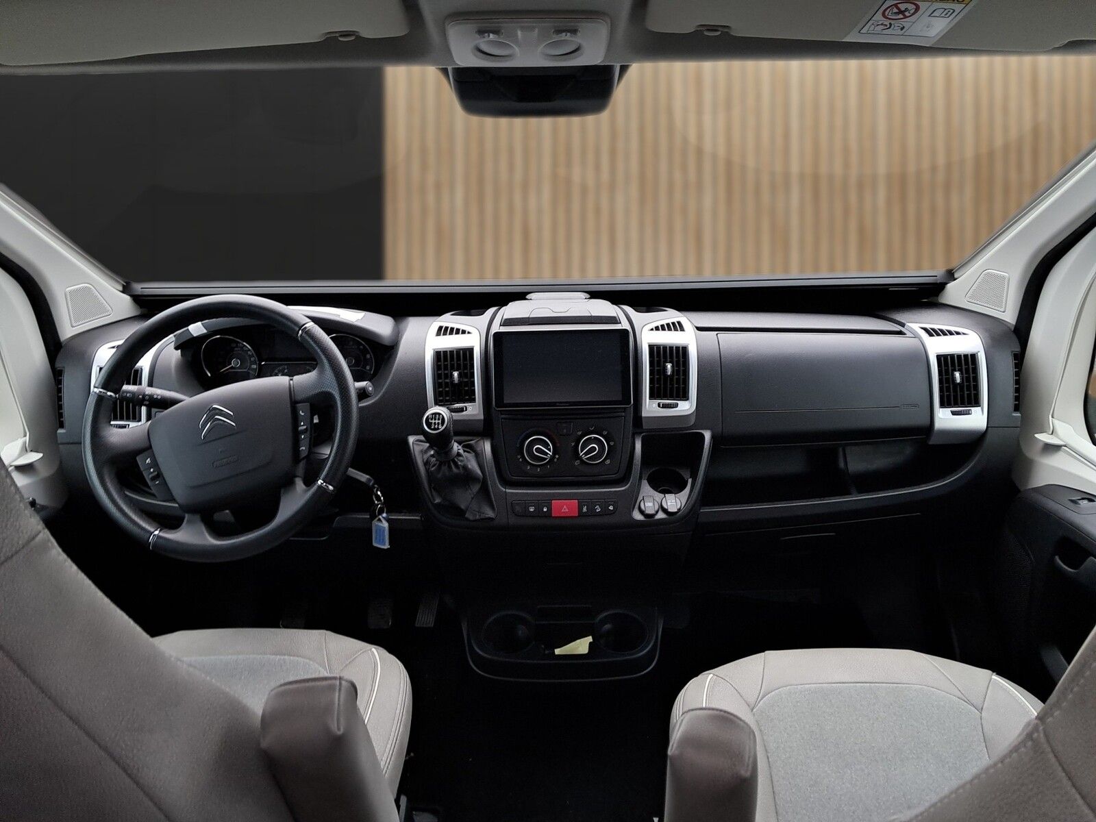 Fahrzeugabbildung Pössl Summit Shine 600 L Citroen 140 PS Mark/Solar/AHK