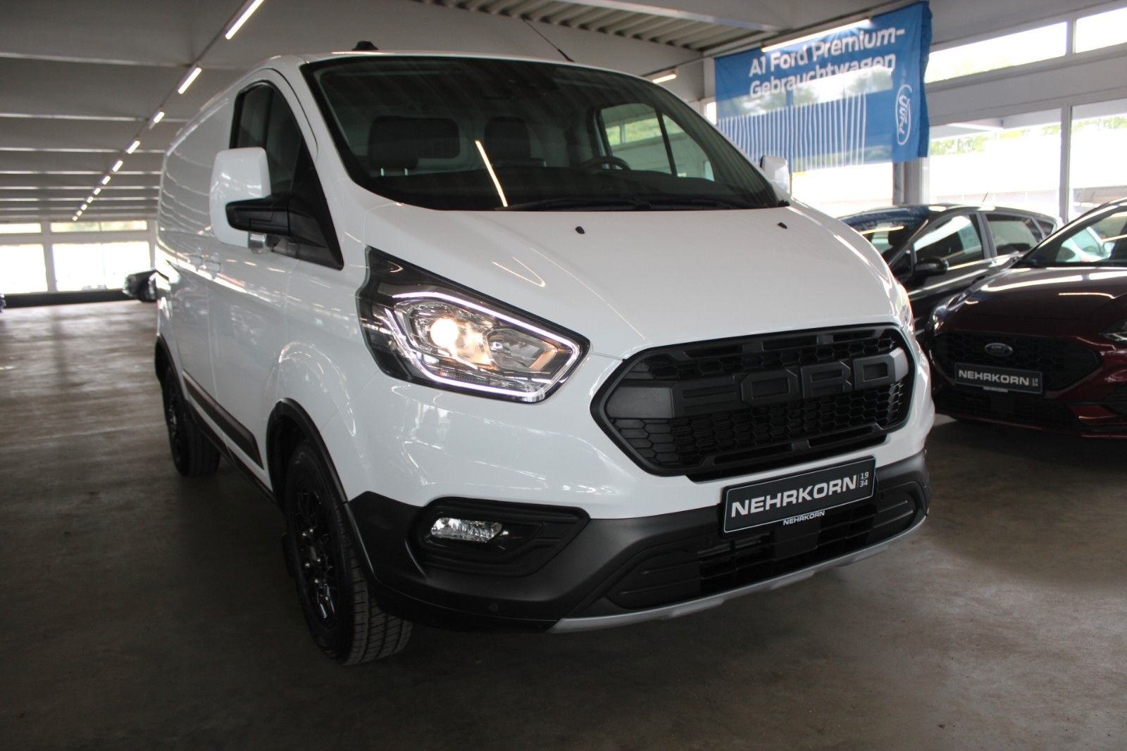 Fahrzeugabbildung Ford Transit Custom TRAIL AHK Bott Einrichtung Leder