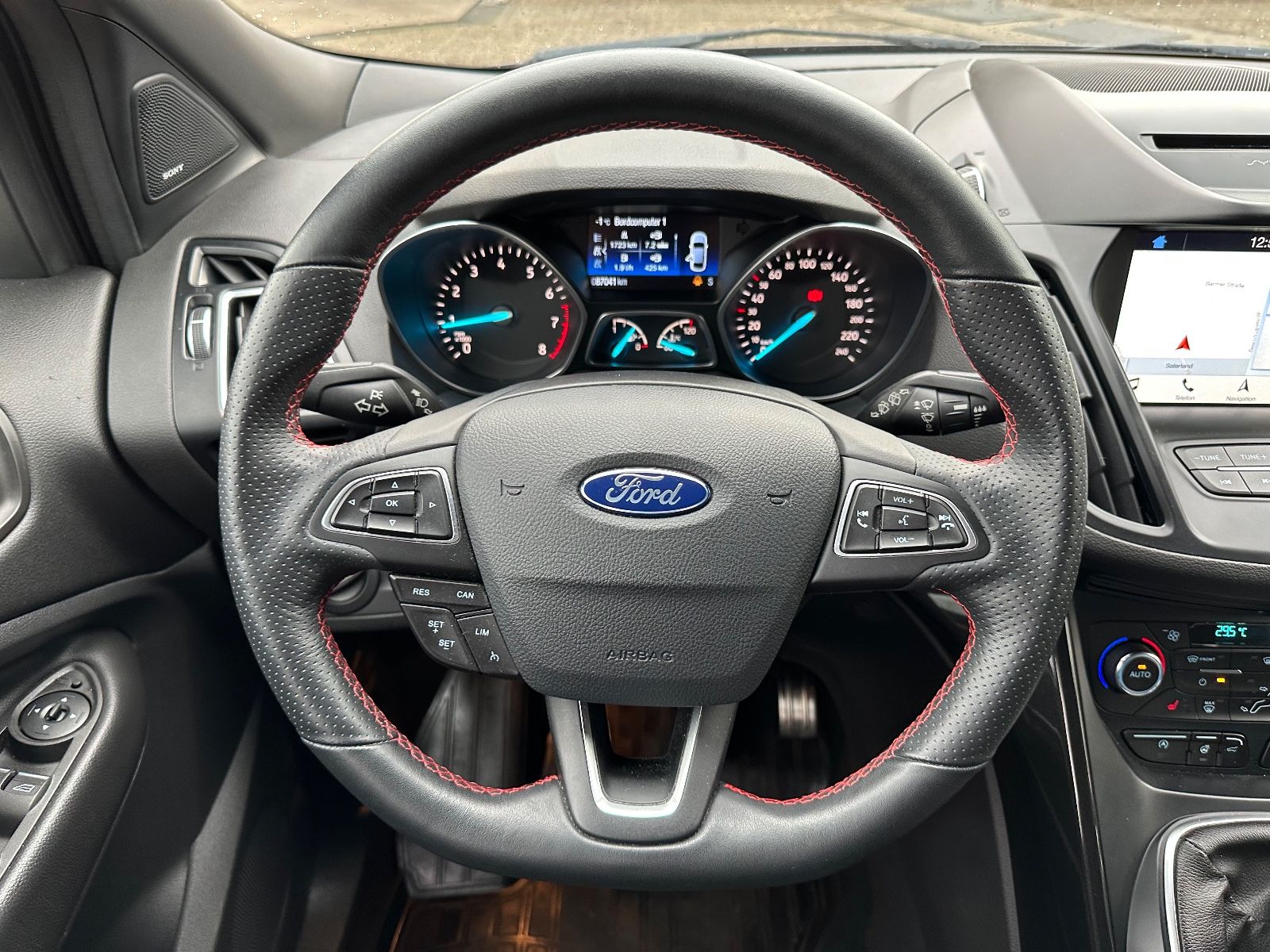 Fahrzeugabbildung Ford Kuga 1.5 EcoBoost ST-Line Navi/BiXenon/Sound/SHZ