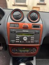 Ford Fiesta 1.4 benzină - Ford Fiesta mit Benzin-Antrieb: Kombi