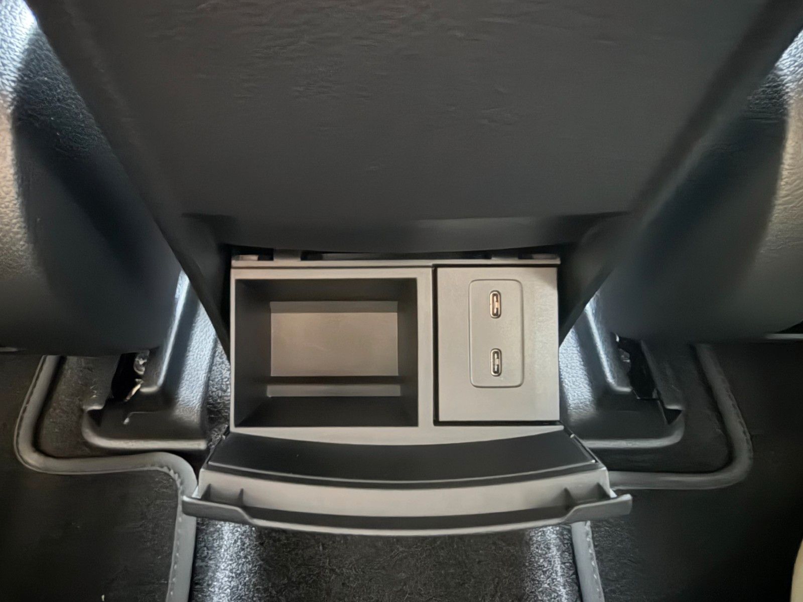 Fahrzeugabbildung Mercedes-Benz EQA 300 4M Progressive+19AMG+RKF+TotW+Ambiente+